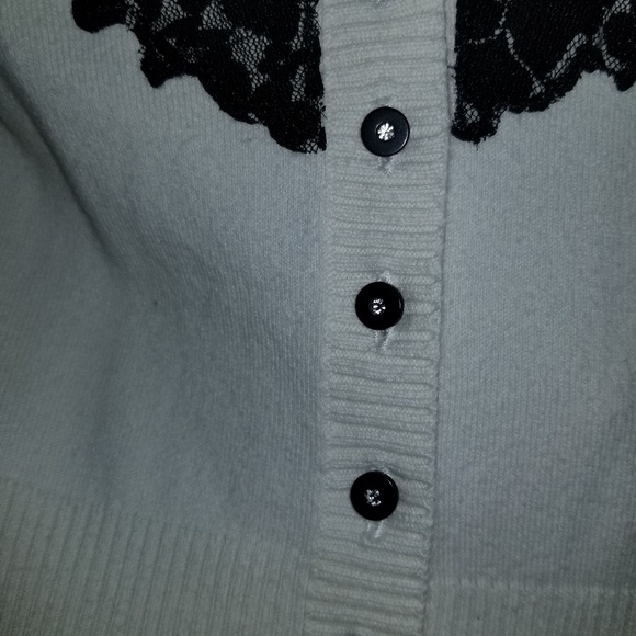 Cropped white with black lace sweater - Picture 2 of 3